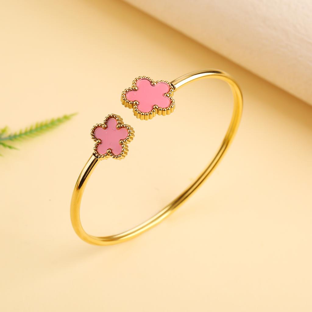 Klassisches Luxus Fünf-Blatt-Blumen Edelstahl Offener Armreif Glücksklee Armreif Mädchen Mädchen Jubiläum Hochzeitsschmuck Cl