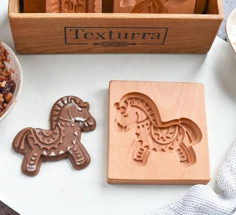 Wooden Biscuit Mold Portable Kitchen Wooden Gingerbread Cookie Molds Wood Color Rose Pine Cones Flowers Mould Baking Cake Tools