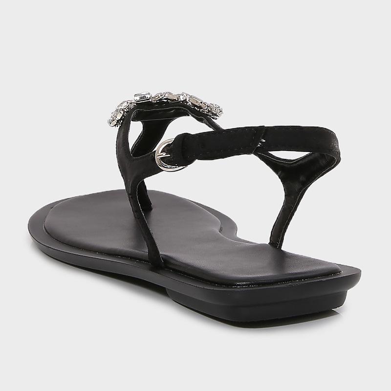 Fashion Shiny Crystal Beading Flat Sandals Women Famous Designer Thong Sandalias Mujer Rhinestone Band Sandalias De Mujer Verano 2025