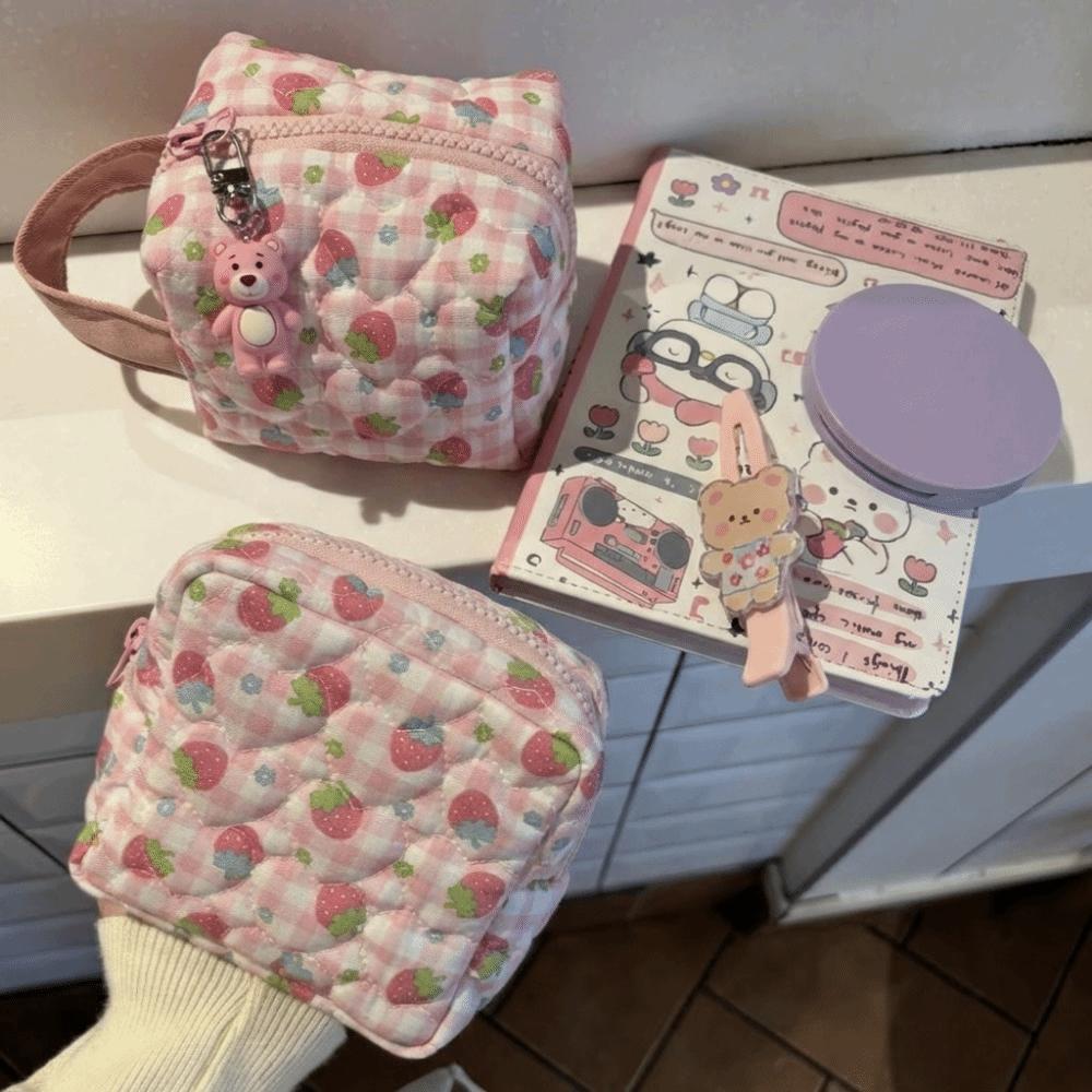Tragbare Kosmetiktasche mit großer Kapazität, Polyester, Erdbeermuster, Federmäppchen mit Reißverschluss, Reise-Aufbewahrungstasche