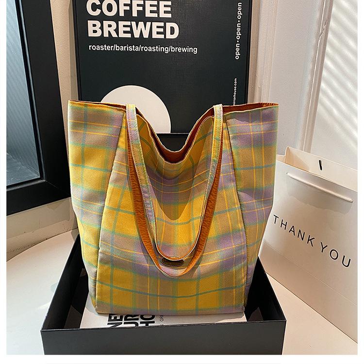 

Сумка-тоут большой вместимости с двухсторонним клетчатым узором и одним плечевым ремнем жёлтый