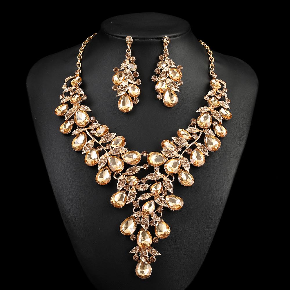 European & American Vintage Crystal Necklace Set: Women's Luxury Evening Dress Clavicle Chain