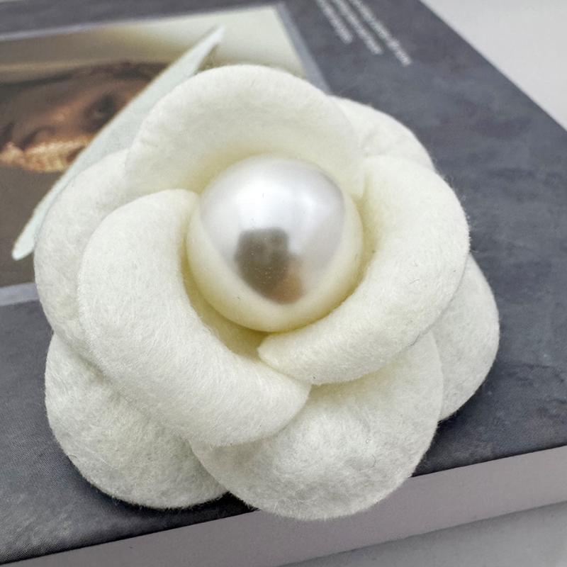 Women Vintage Temperament Imitation Wool Pearl Camellia Brooch Clothing Accessories