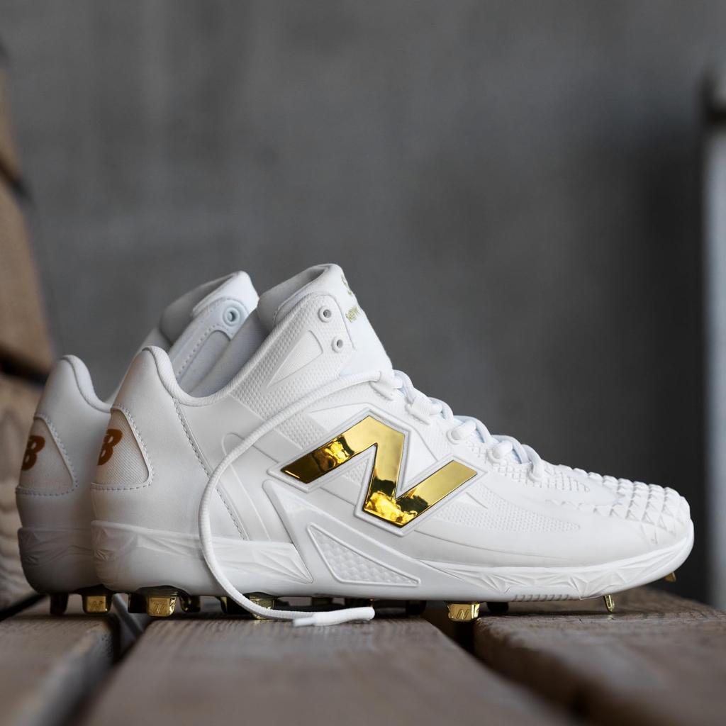 Baseball Spikes Ohtani V1 MSHO Shohei Ohtani Gold Teeth WT1 Cm 2E [New Balance] Men's (WHITE) 25.0