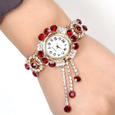 Neue heiße Damen Gold Armband Uhr Retro wilden Strass Quaste Uhr koreanische Version Trend Schmuck Uhr