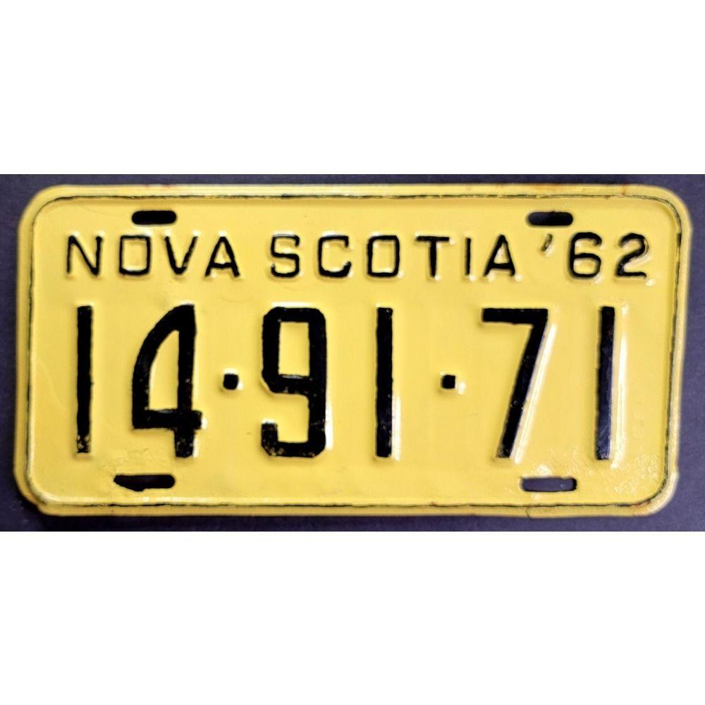 Vintage Metal Tin Sign Manitoba 33 38-038 15x30 cm Retro Canadian Decor Wall Art