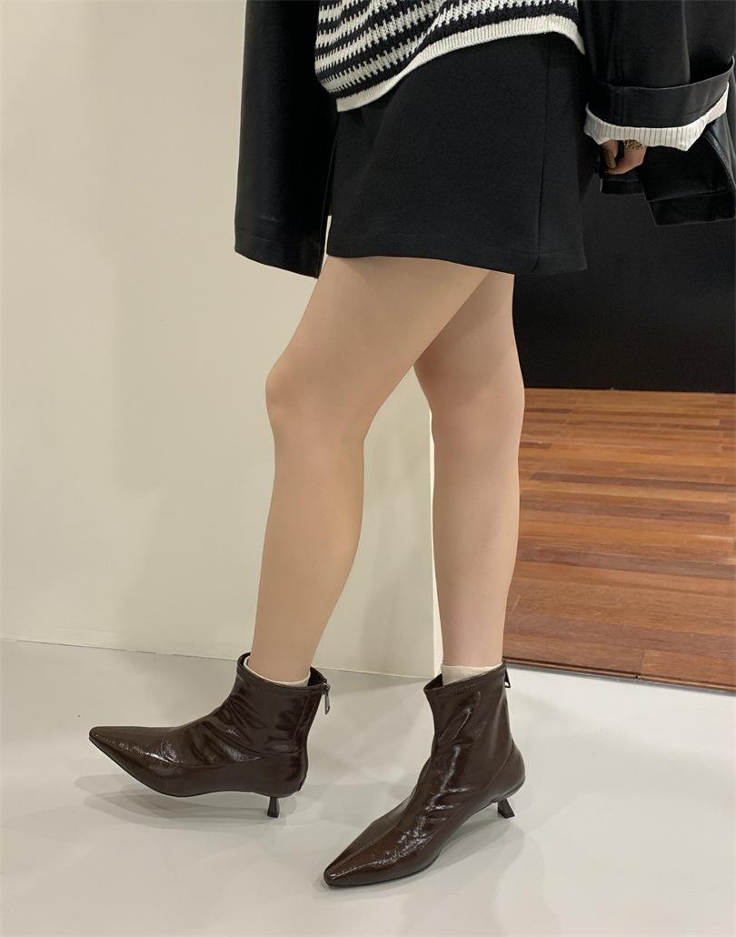

Now South Korea Dongdaemun women s shoes 2025 autumn new ins temperament simple pointed sexy kitten heel ankle boots 39 темно-коричневого кольору