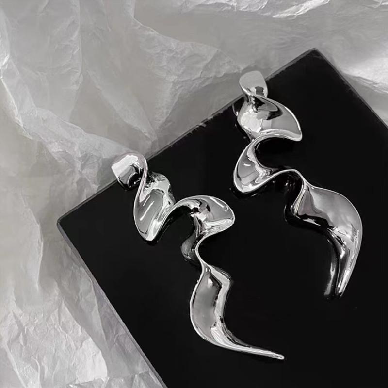 Punk Irregular Notes Dangle Earrings for Women Exaggerate Twist Metal Style Personality Punk Ear Accessories Fashion Jewelry