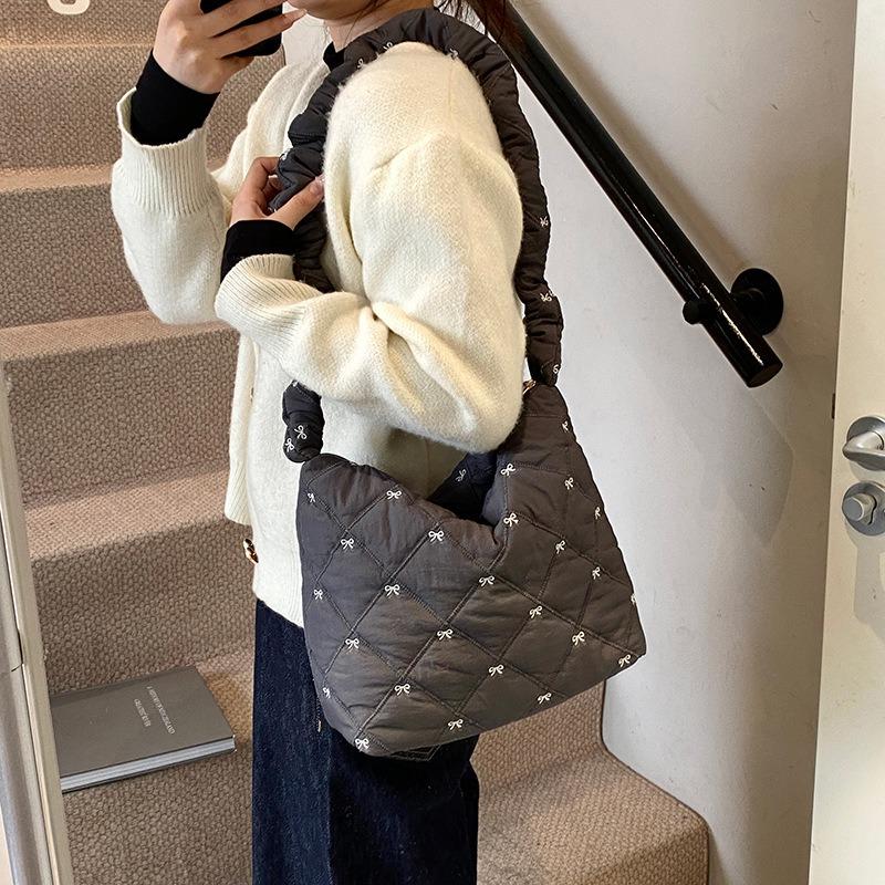 Autumn and Winter New Lightweight Cotton Clothes Bag Women's Rhombus Casual Pleated Shoulder Bag Large-capacity Commuting Messenger Bag