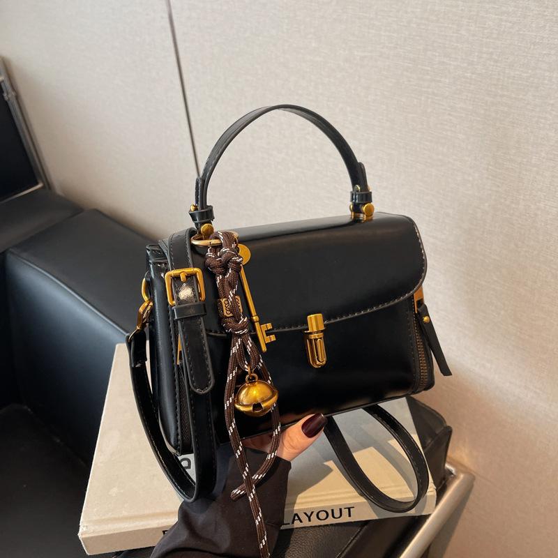 Retro Portable Small Square Bag Women's 2025 New Trendy Autumn and Winter Fashion Korean Niche Design Shoulder Messenger Bag