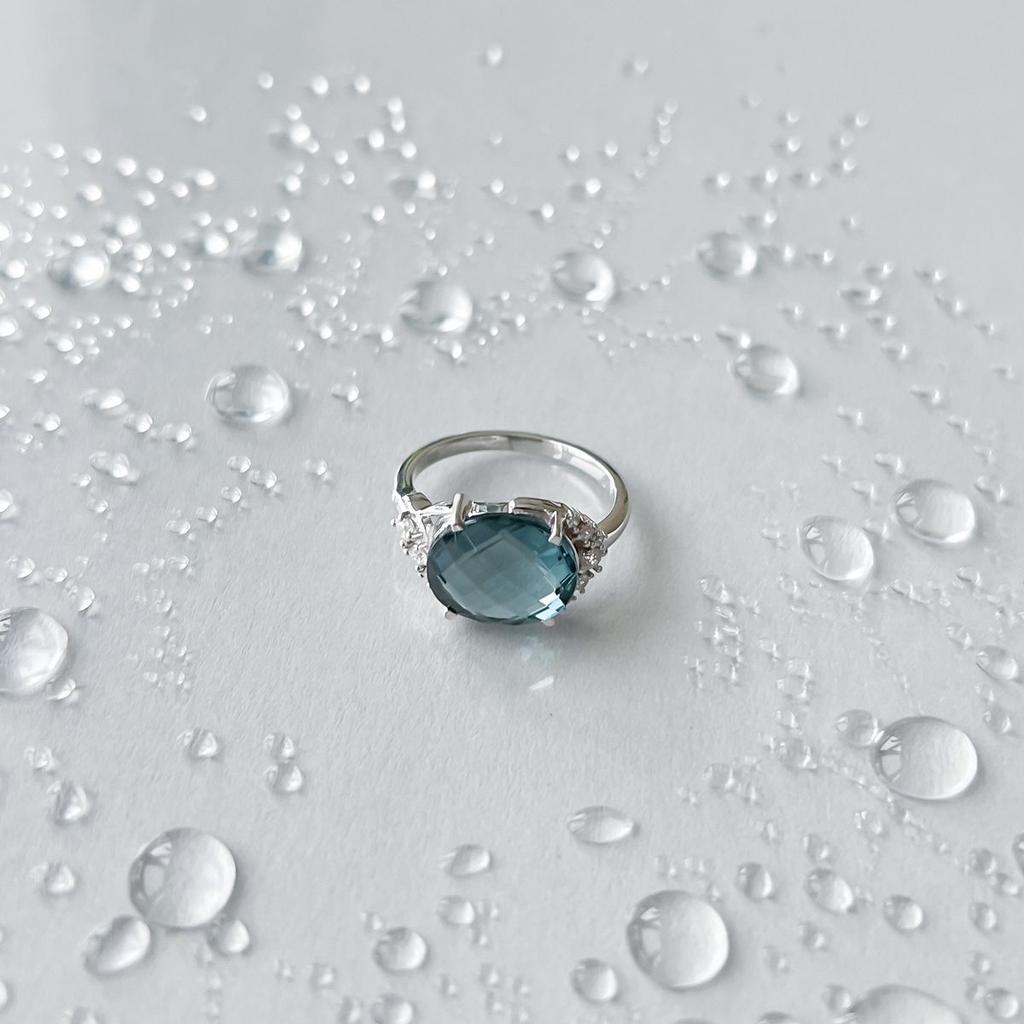 Bague en argent avec topaze London Blue, poids du produit 3,48 g (2151791)