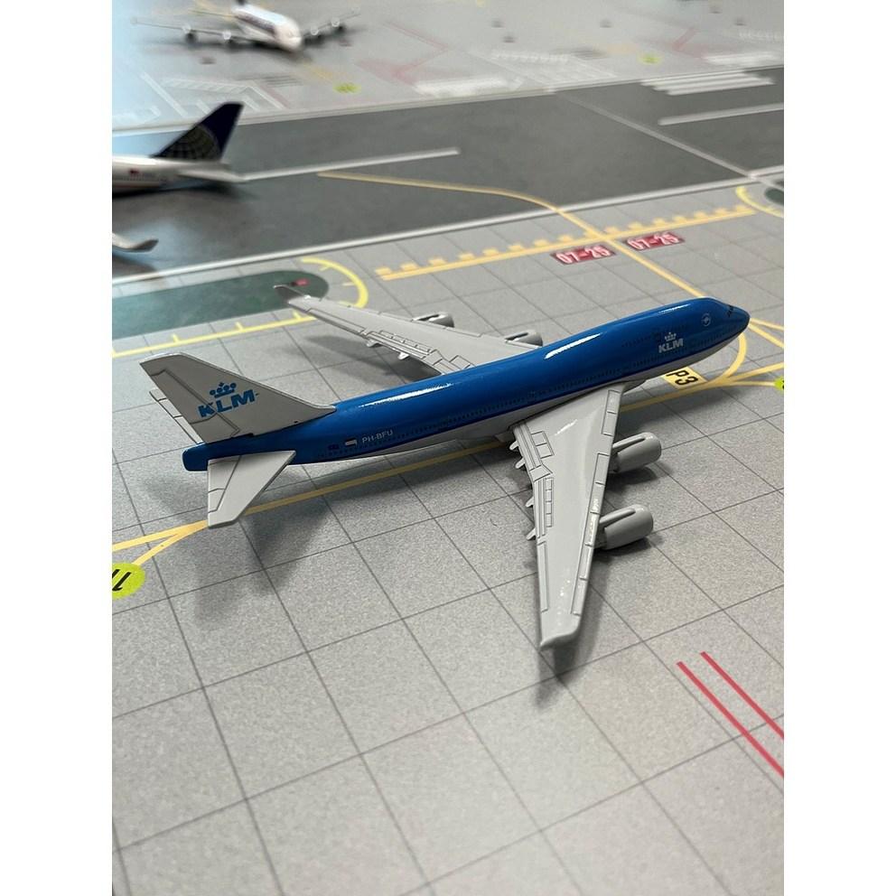 1:400 Scale Die-cast Aircraft Model - Featuring Korean Air, Asiana Airlines & 26 Other Designs (16cm)