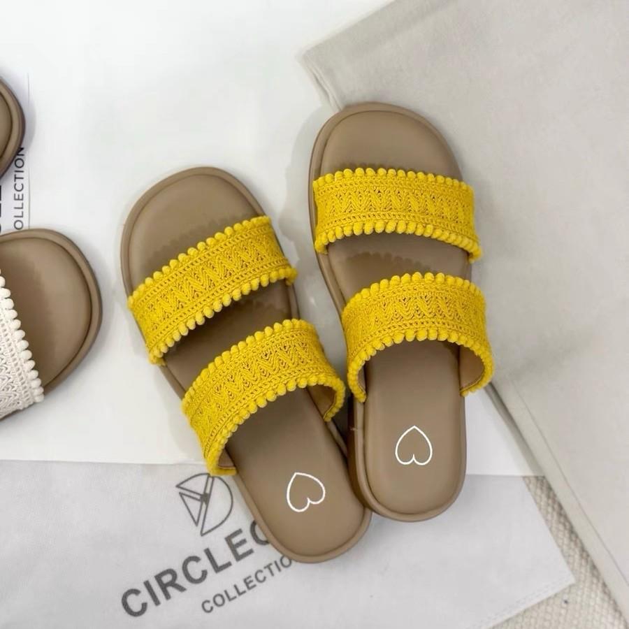 French Niche Flat Bottom Wear One-word Drag Girl 2025 New Summer Super Fire Woven Beach Fairy Versatile Cool Slippers