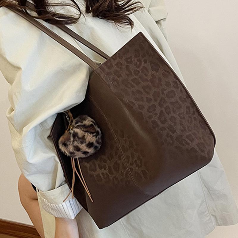 Simple and Retro Large-capacity Bag, Women's Single-shoulder Bag, Commuting Tote Bag for Going Out To Work