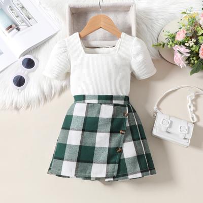 Kinderkleidung Mädchen Sommeranzug Einfarbig Streifen Quadratkragen Hemd + Unregelmäßig karierter kurzer Rock Hose 2-tlg. Sets