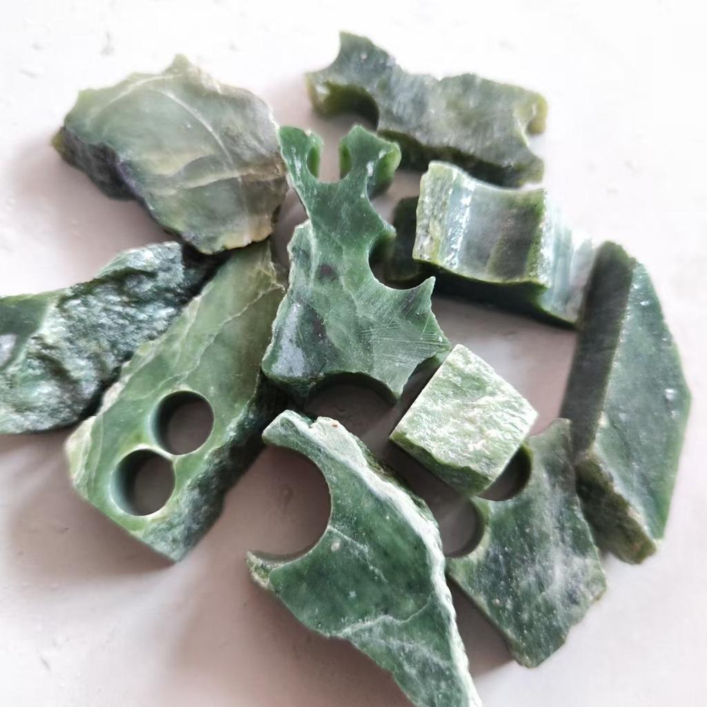 About 100g Natural Hetian Green Jade Jasper Stone Cutting Scraps Crystal Specimen Diy Making Home Decoration Stone Healing Gift