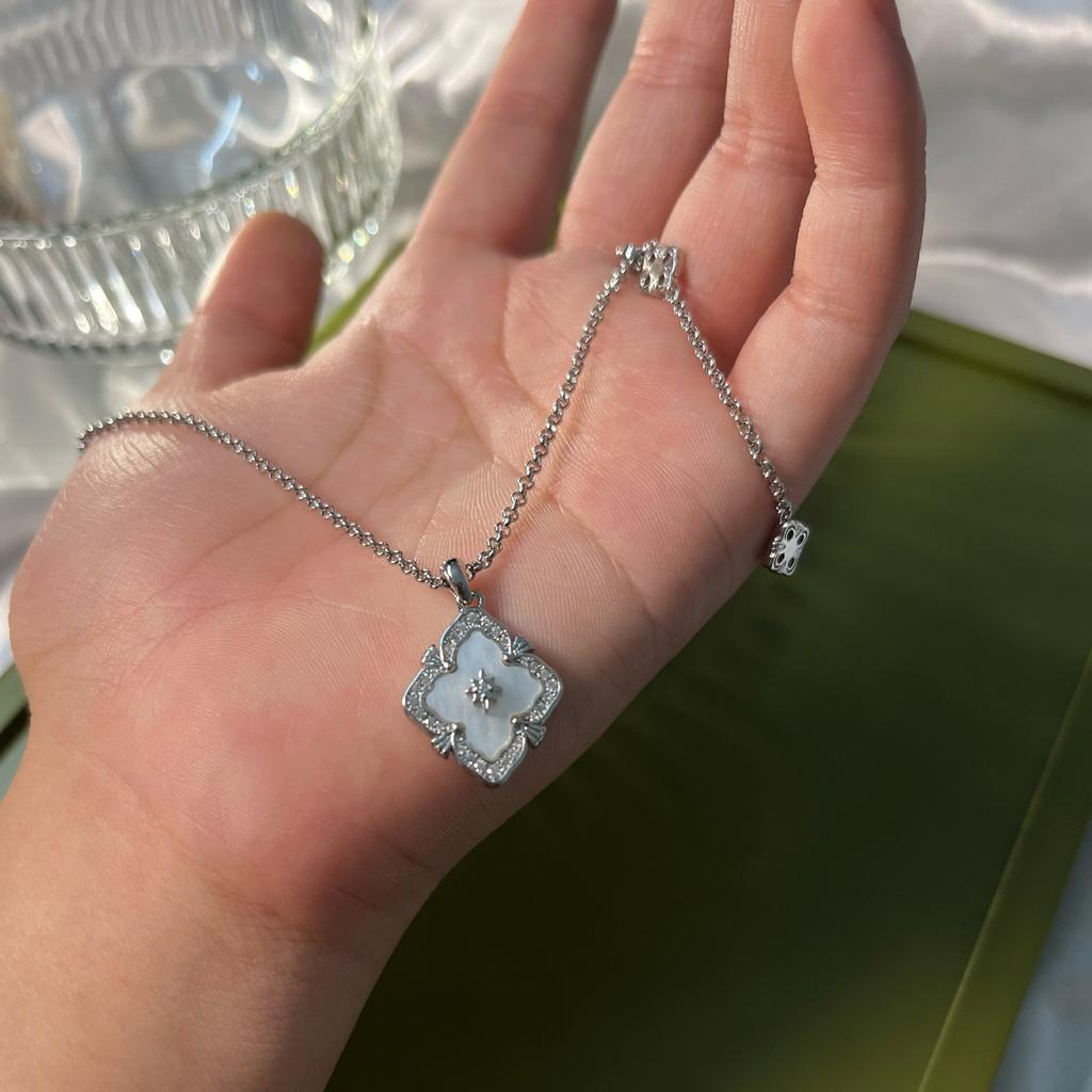 Buchi Wind Window Grilles Four-Leaf Clover Natural White Fritillary Necklace Bracelet Set Light Luxury Cold Wind Live Broadcast Special