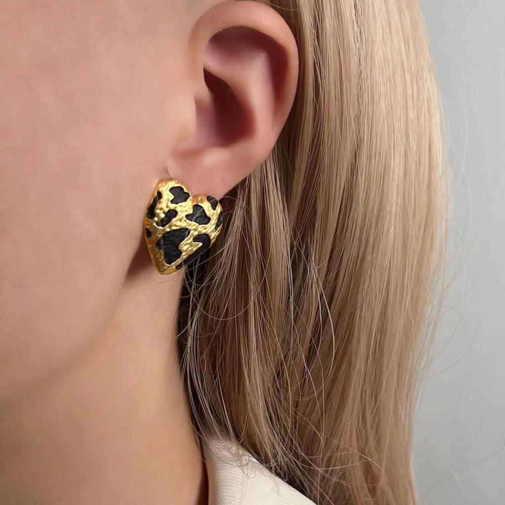 Retro-Design Maillard Herbst- und Winter-Leopardenmuster Legierung Liebe vielseitige Ohrstecker einfach und modisch Temperament