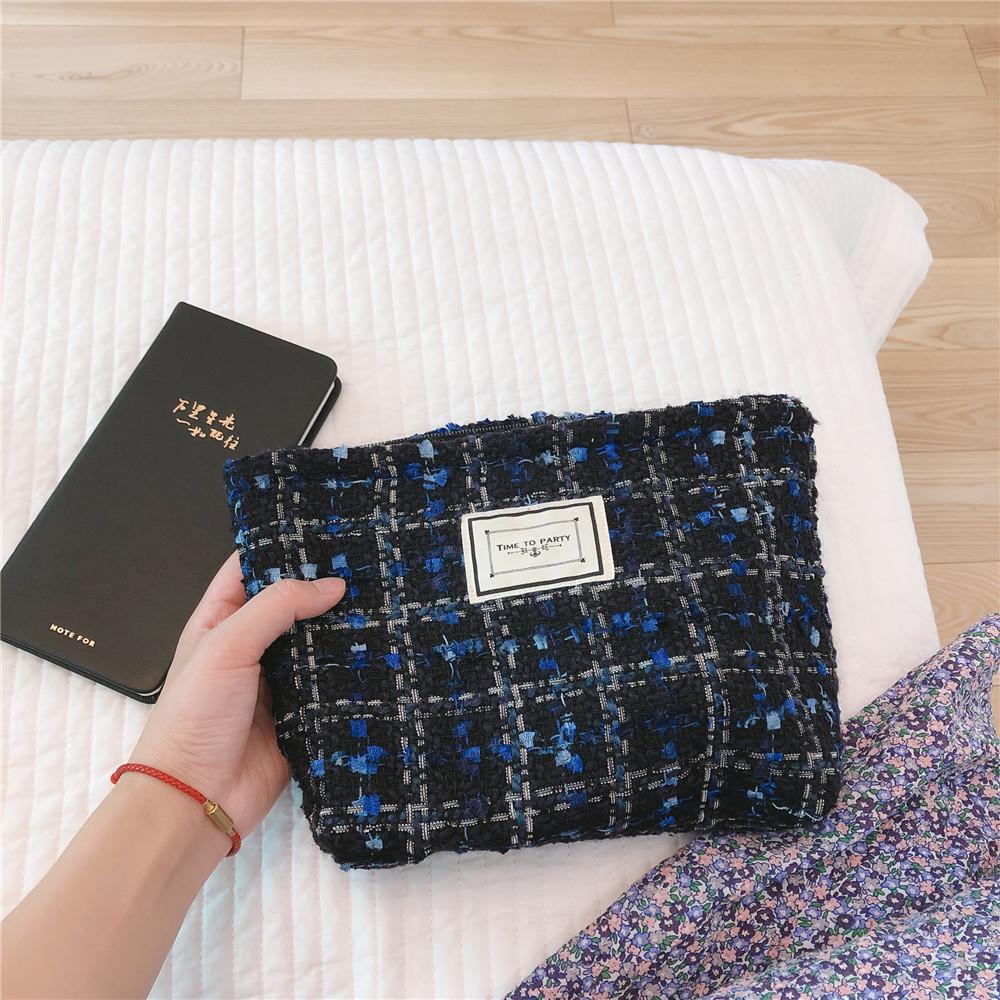 

94 Elegant Toiletries Large Canvas Makeup Storage Pouch Wear-resistant Women Teen Girls Cosmetic Organizer Travel Bag Blue and Black Grid