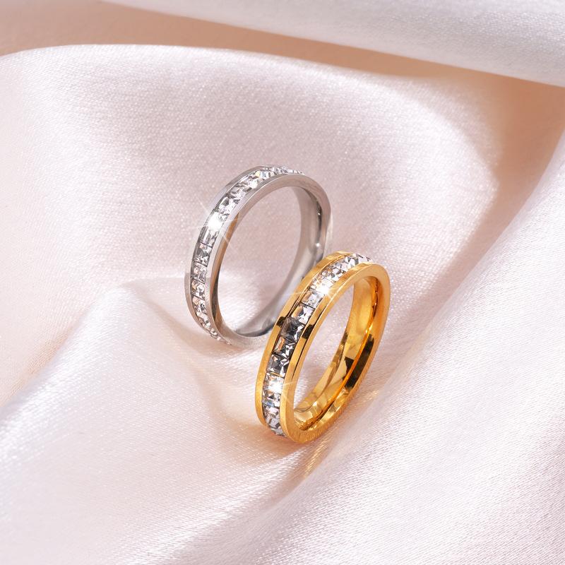 Titanstahlring - Kühl-stilvoller sternförmiger Ring für Damen, Ein kleiner High-End-Luxus-Paarring mit Diamanteinlage.