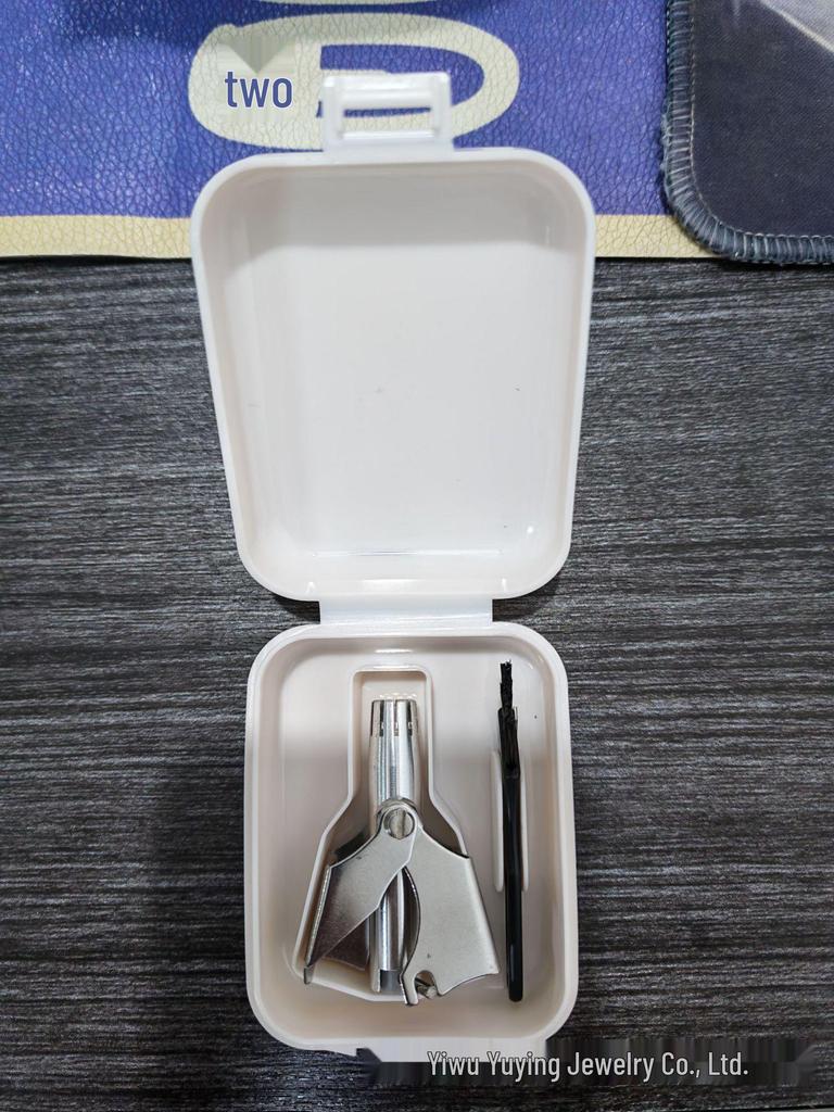 Men's Manual Nose Hair Trimmer and Cleaner Scissors