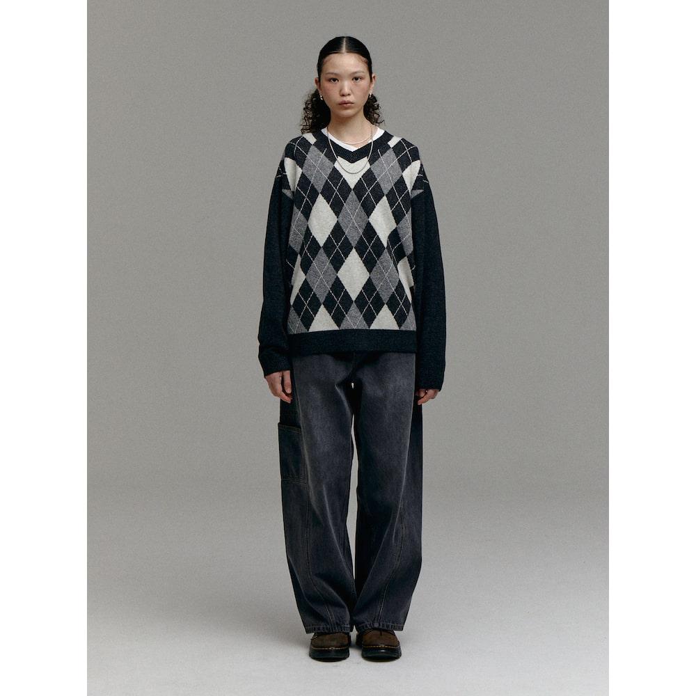 Saendeusaundeu (Unisex) Argyle Pattern V-Neck Sweater Gray