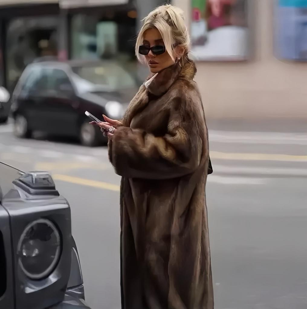 Fashion Mixed Color Lapel Collar Woman Long Coat Elegant Full Sleeve Loose Overcoat New Winter Lady High Street Faux Fur Jacket