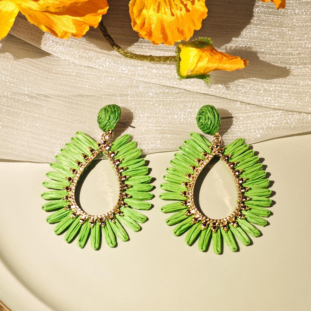 Persönlichkeit Übertreibene Farbe Raffia Ohrringe, Urlaubs-Wind Strand Geometrische Wassertropfen Hohl-Ohrringe für Frauen