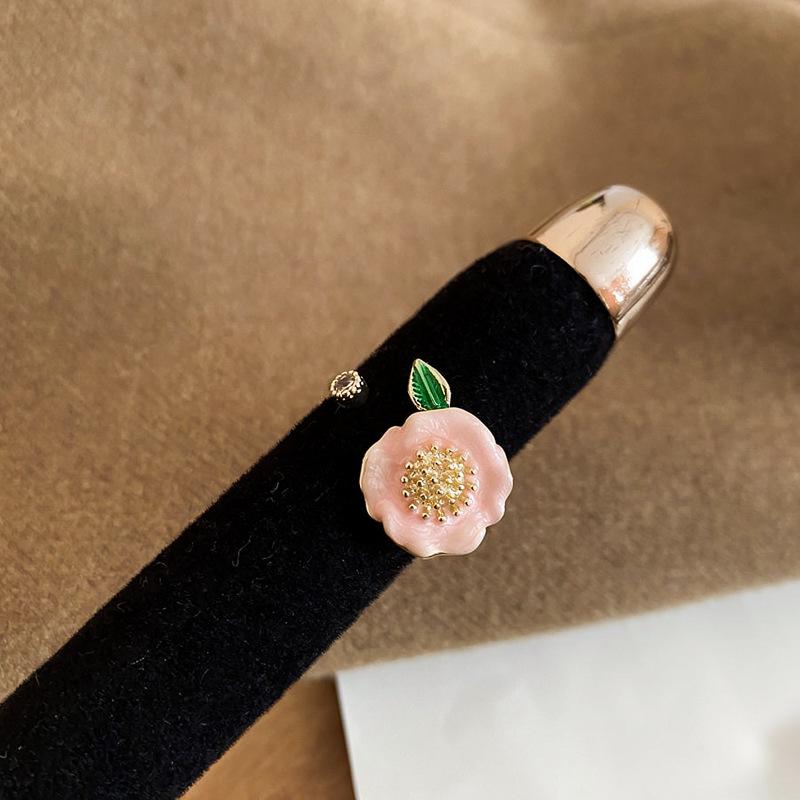 Zirconia Flower Open Ring - Elegant & Versatile Jewelry Design