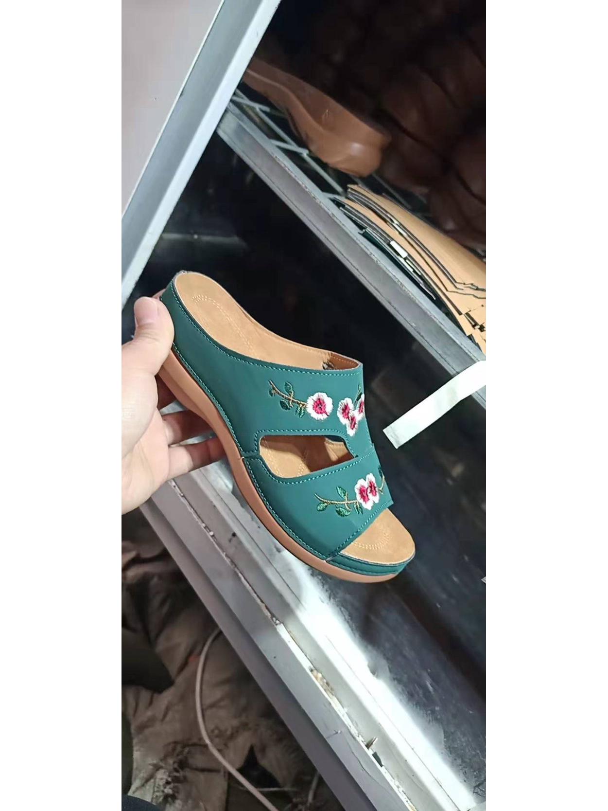 

Женские тапочки с открытым носком и цветочным узором на толстой подошве 39 темно-зеленого