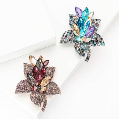 Vintage Alloy Rhinestone Flower Brooch Light Luxury Fashion Women'S Suit Coat Corsage Ornament Plant Pin