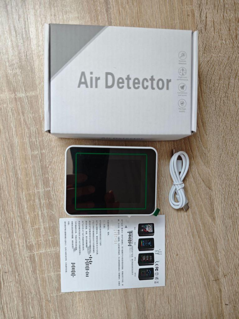 3-in-1 CO2, Temperature, and Humidity Detector with 2.8" LCD and LPG Infrared Sensor.