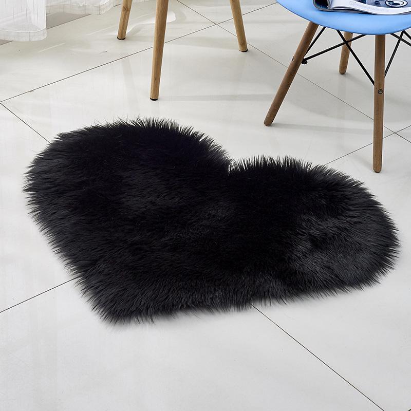 Heart-Shaped Plush Non-Slip Rug for Girls - Cute and Versatile Home Decor
