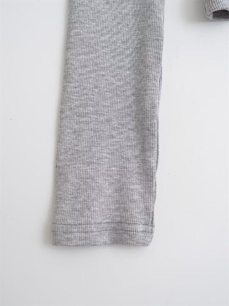 Trendy Women's Ribbed Long Sleeve Round Neck T-shirt - Slim Fit Autumn/Winter Base Layer in Solid Color.
