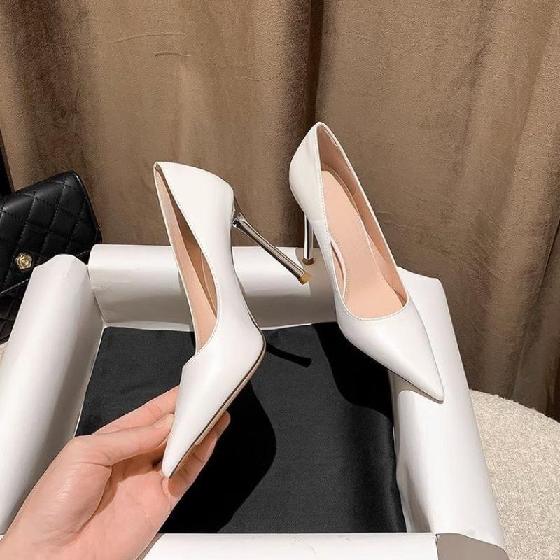 New Style Popular Women High Heels Wedding Bridal Classic Pumps Lady Metallic Leather Low Heels Stiletto Nude Office Shoes
