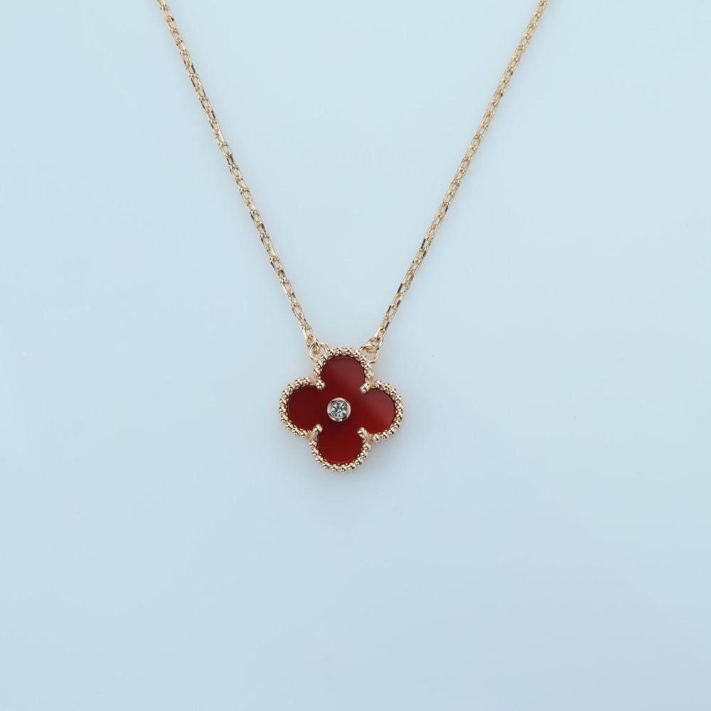 Four-leaf Clover Necklace Fashion Luxury Agate Chalcedony Women's Clavicle Chain Pendant