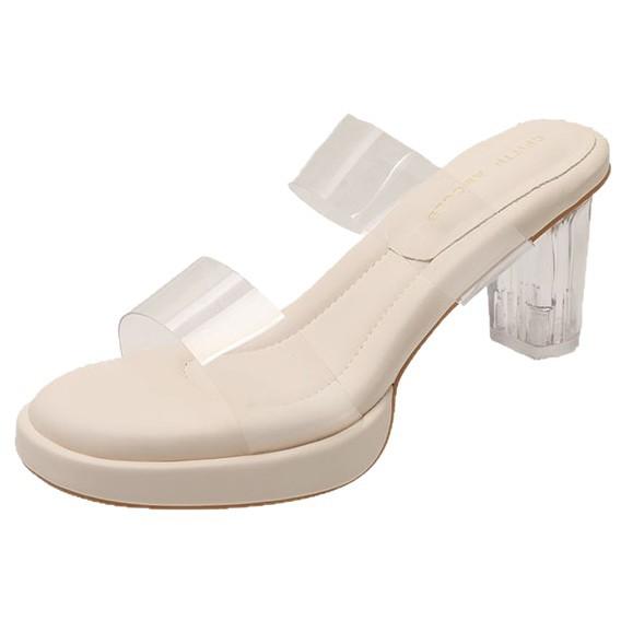 Auf Scheiße treten, Gefühl dicksohlig, wasserdicht, Tisch transparent, Wort mit hochhackigen Sandalen, Frauen tragen Kristallabsatz, dickabsatzige coole Hausschuhe in