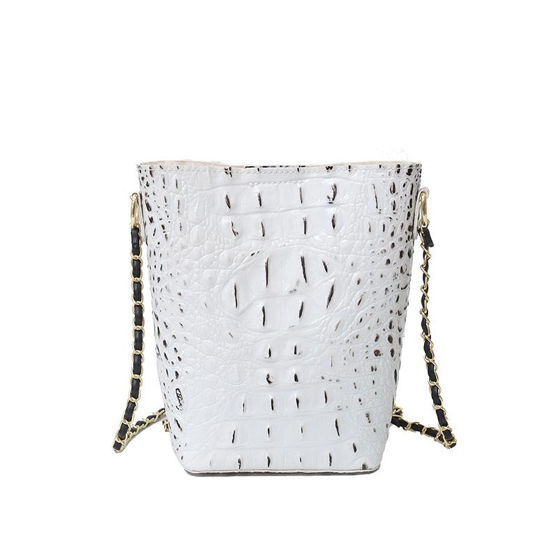 Large capacity new high-end crocodile pattern messenger bag versatile simple embossed women's bag bucket bag