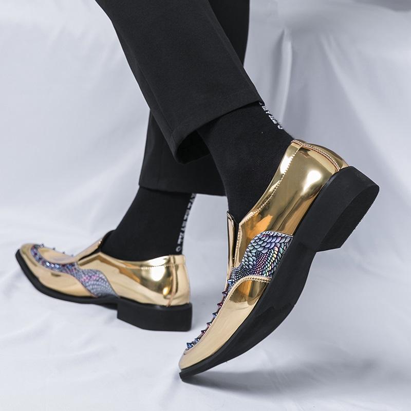 Fashion New Brand Designer Gentleman Pointed Toe Rivet Mixed Dress Shoes For Men Gold Black Wedding Loafers Zapatos Hombre