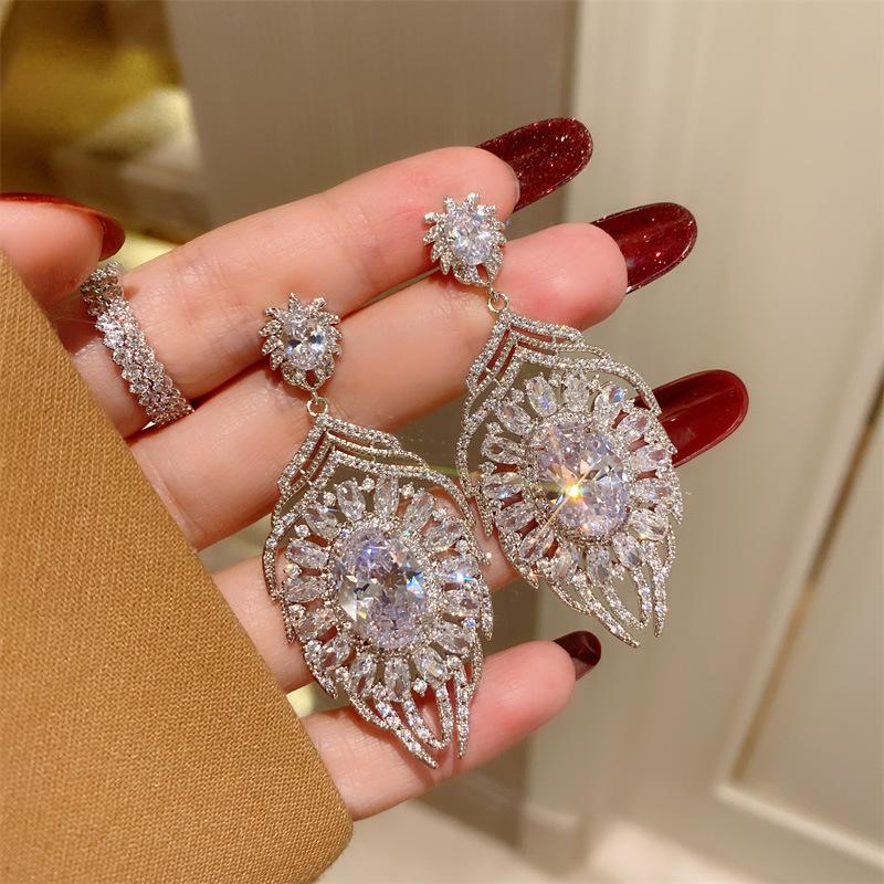 Huitan Gorgeous Hollow Design Drop Earrings For Women Sparkling Aesthetic Ear Accessories Delicate Elegant Wedding Band Jewelry