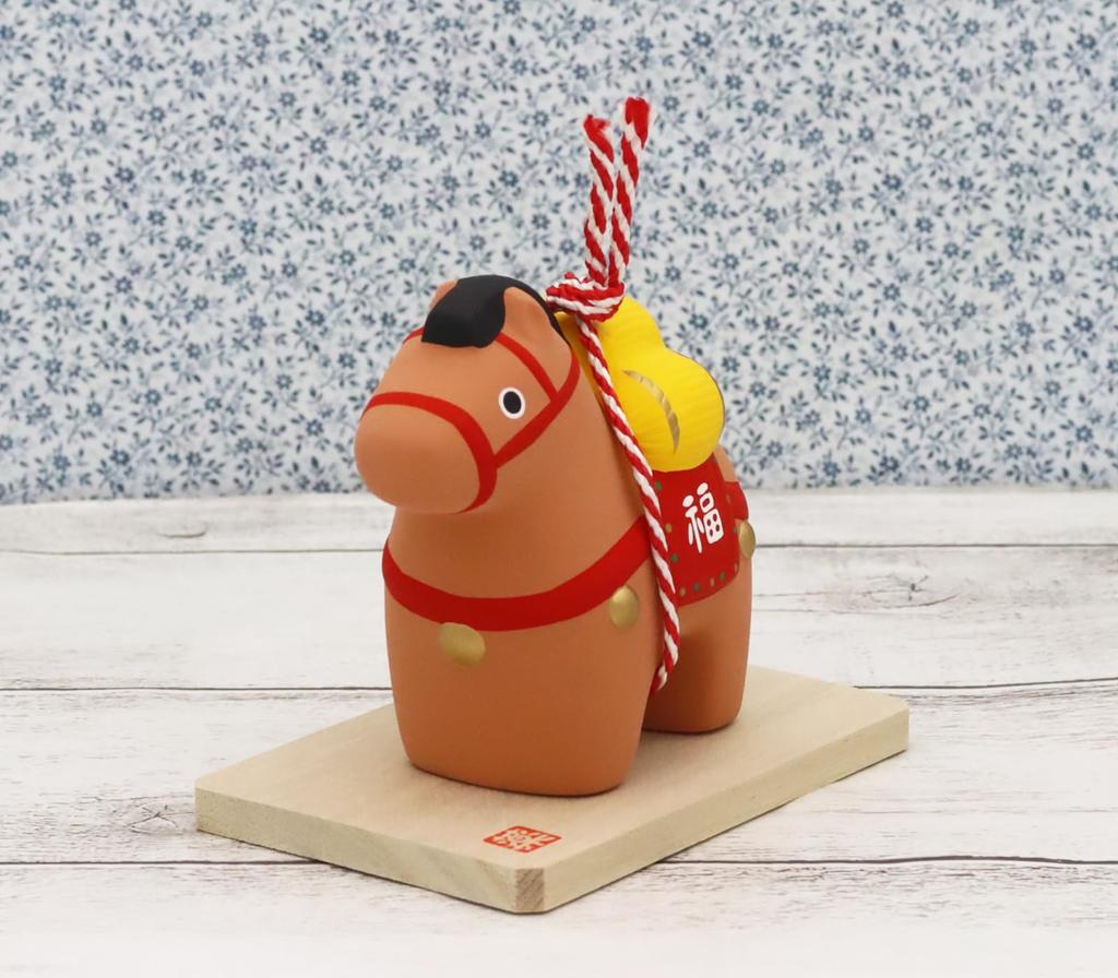 [Amazon.co.jp Exclusive] Yakushi Kiln 2026 Zodiac Figurine, Horse, Year of the Horse, Nishiki-sai Design, Good Luck Charm (Includes Good Luck Sticker)