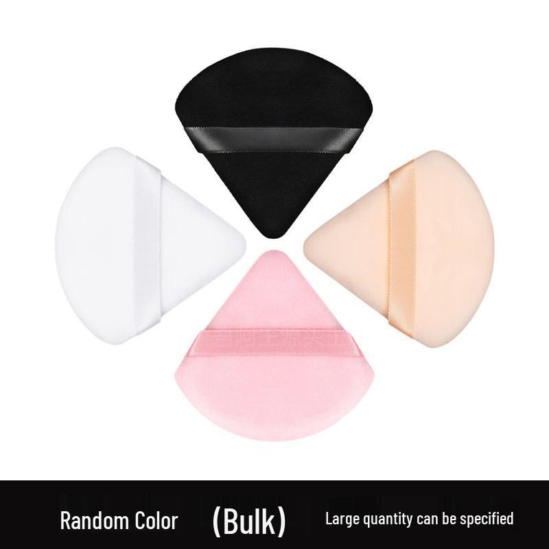 

Треугольная вельветовая пуховка: Двусторонняя пуховка для нанесения рассыпчатой пудры для мягкого, безупречного макияжа.