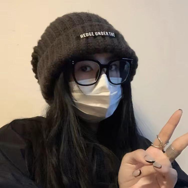 Women's Oversized Wool Beanie: Warm, Stylish, Knitted Hat with Ear Protection for Autumn & Winter.