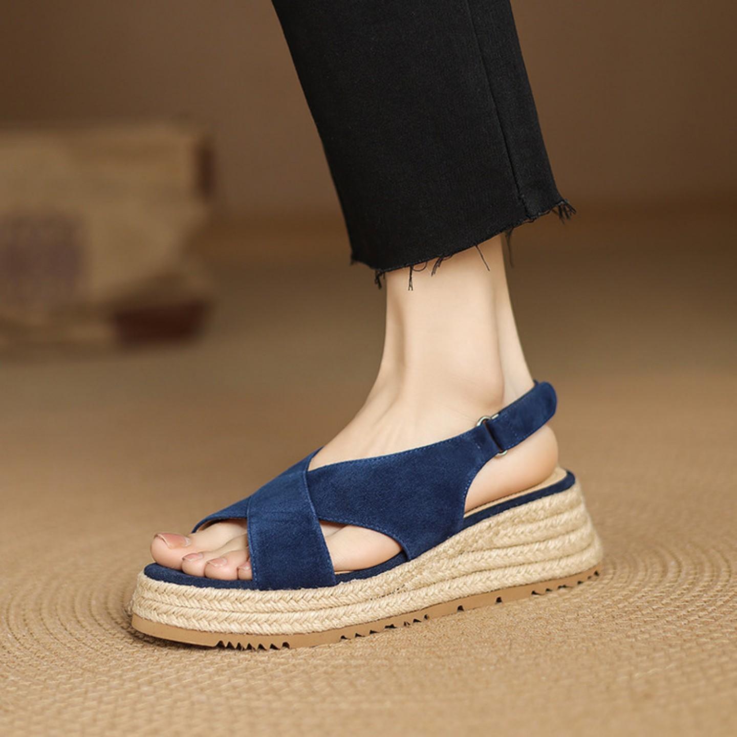 

Soft leather cross-strapped sandals women s summer outer wear heightened platform muffin shoes matte straw fisherman shoes 40 синий