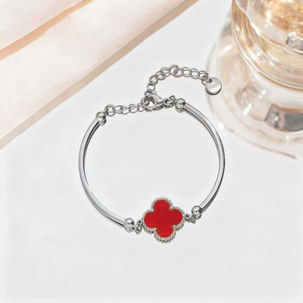 Bracelet with a light luxury and high-end feel, lucky clover bracelet that does not fade, women's simple and fashionable jewelry