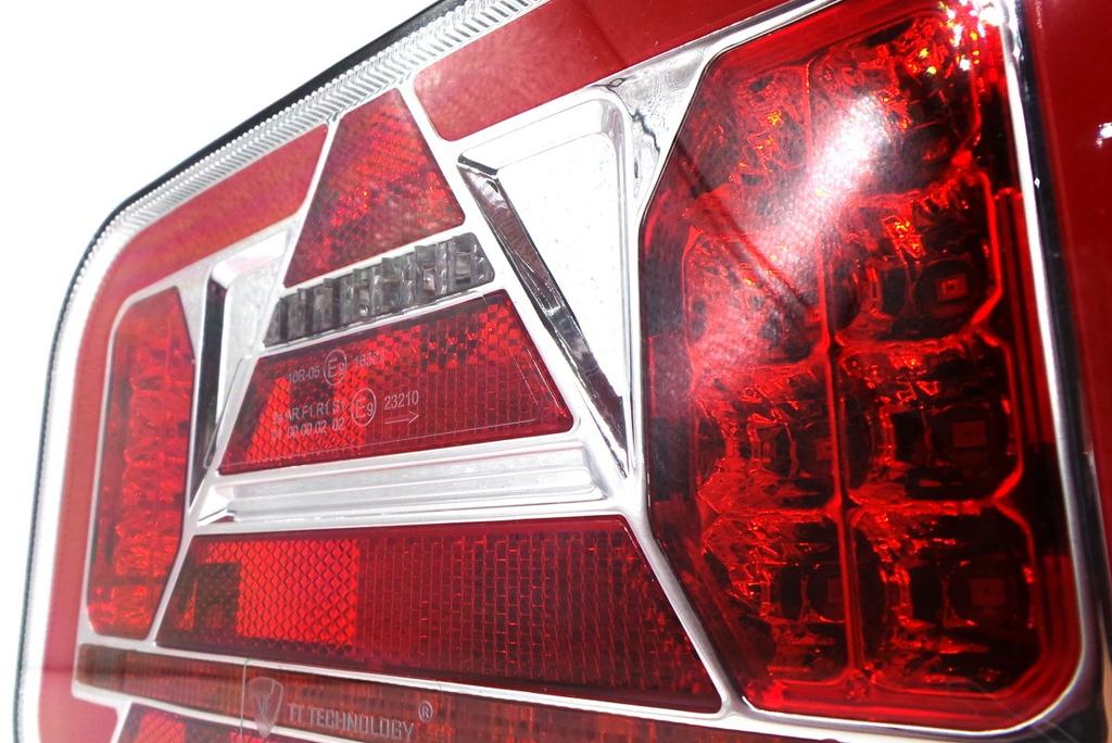 Lampa Led Z Dużym Trójkątem L+P, 12-24V Dynamiczny Kierunek