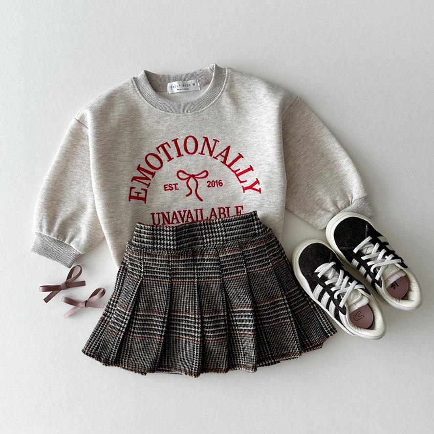 "Korean Girls' Embroidered Pullover: New Autumn Loose Fit Round Neck Sweatshirt for Kids"