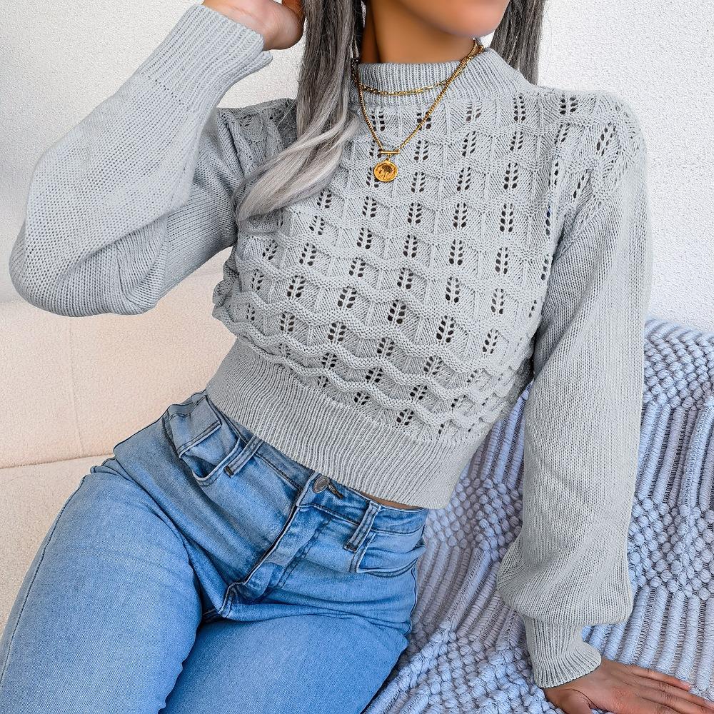 Jednobarevné duté pruhované lucernové rukávy ve street stylu a pletený svetr s odhalením pupíku