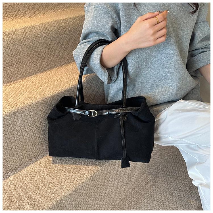 2025 Осень/Зима Высококлассная женская сумка-тоут через плечо и на плечо большой вместимости чёрный