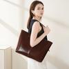 Large capacity leather tote bag, new versatile portable underarm bag, women's bag, niche shoulder bag.